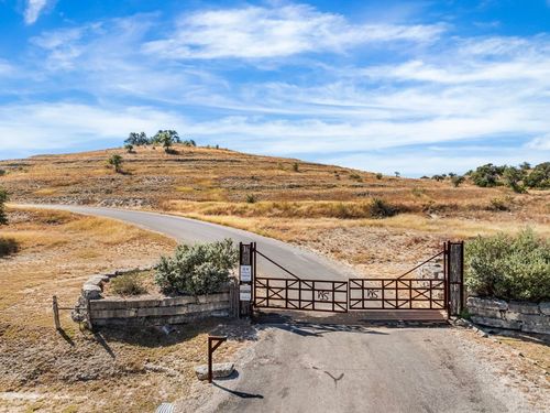 226 S Walnut Springs Rd, Johnson City, TX, 78636 | Card Image