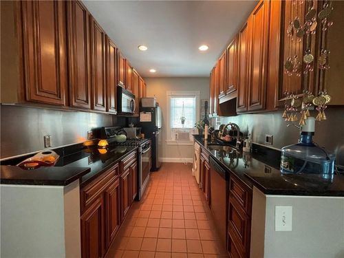 5-3 Bay View Ave, Bristol, RI, 02809-2376 | Card Image