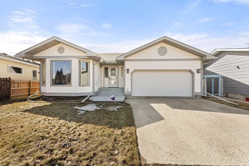 4521 Shannon Drive, Home with 2 bedrooms, 1 bathrooms and 6 parking in Olds AB | Card Image