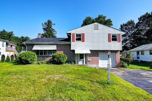 6 W Maxwell Dr, West Hartford, CT, 06107-1441 | Card Image