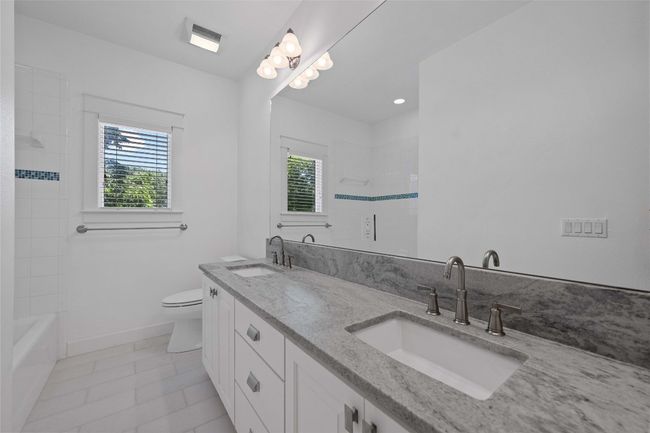 B - 1403 W 12 Th St, Condo with 3 bedrooms, 3 bathrooms and 2 parking in Austin TX | Image 23