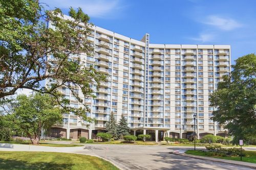 7e-40 Tower Rd, Oak Brook, IL, 60523-1116 | Card Image