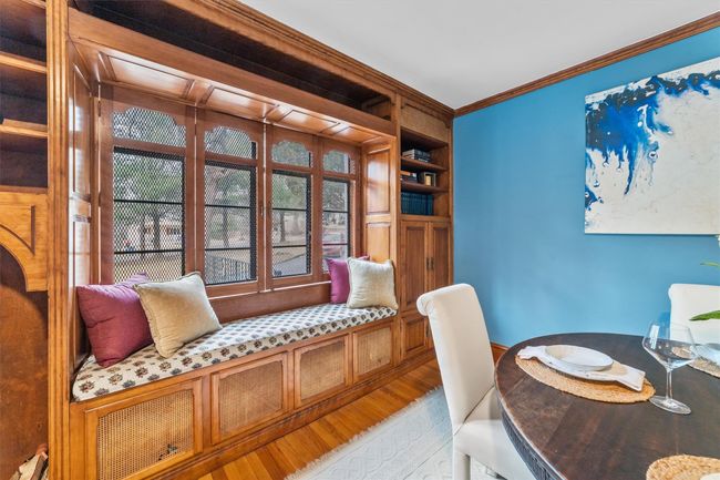 Window seat | Image 11