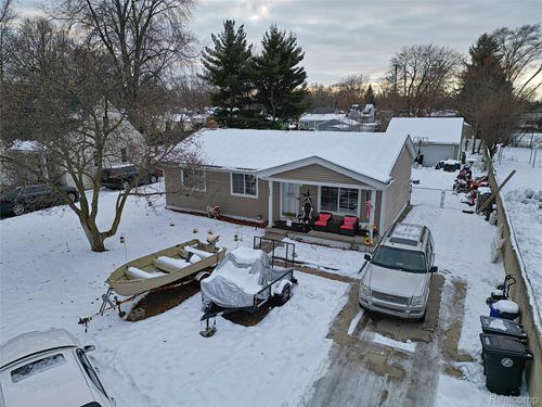 15093 Lyons St, Livonia, MI, 48154-3957 | Card Image