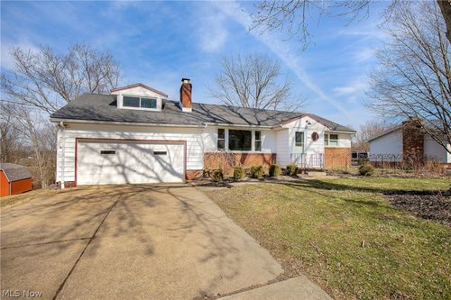 8861 Gladys St Nw, Massillon, OH, 44646-1356 | Card Image