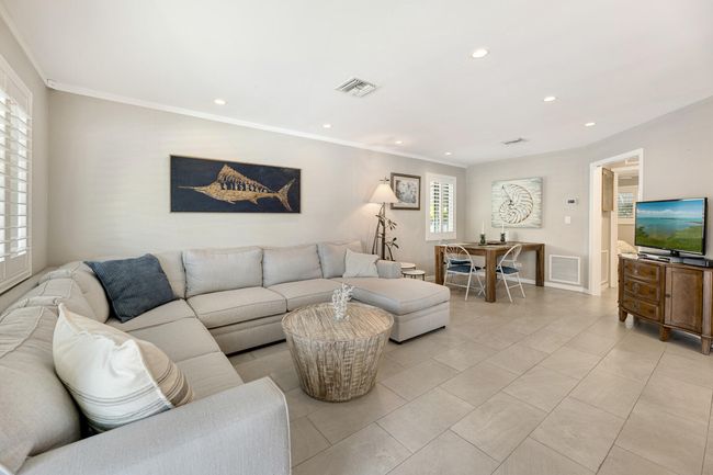 Living Room | Image 7
