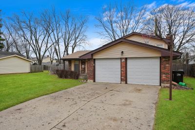 960 Abbington Drive, House other with 4 bedrooms, 2 bathrooms and 2 parking in Crystal Lake IL | Image 3