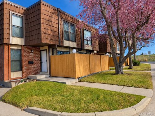 9472 W Utah Pl, Lakewood, CO, 80232-6477 | Card Image