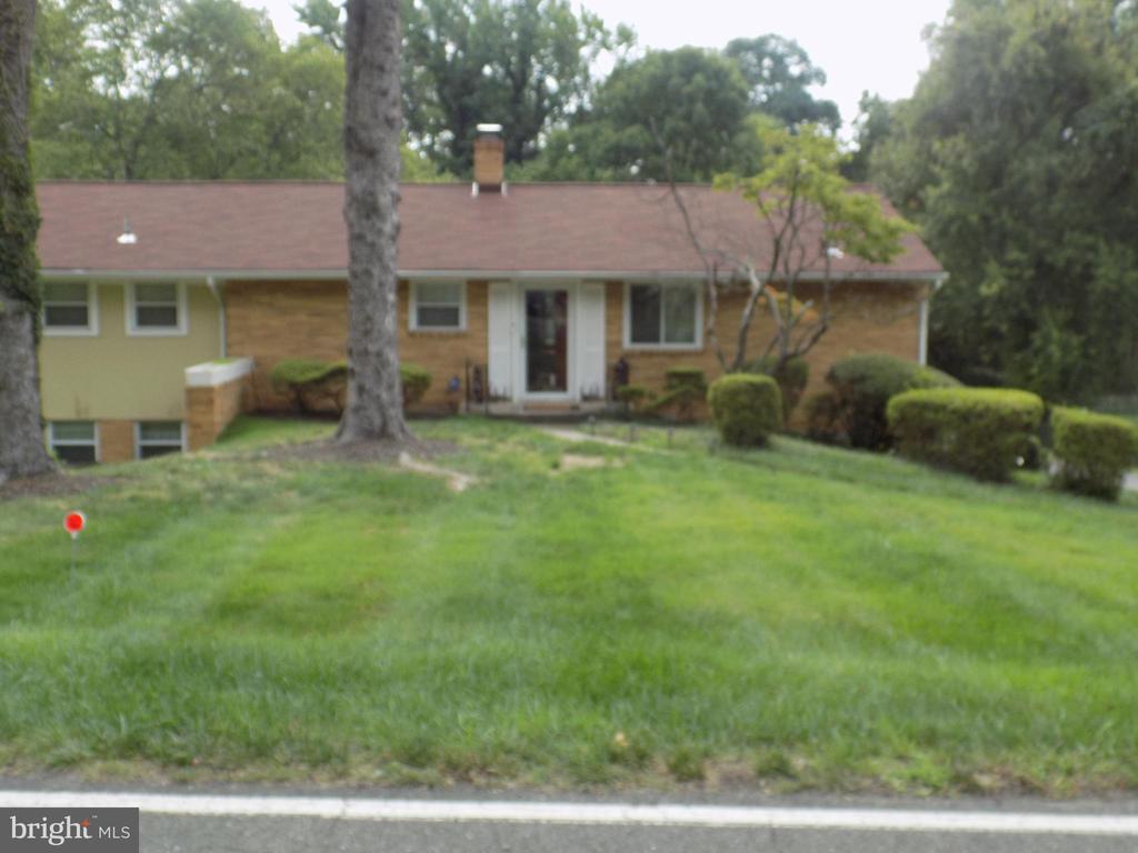 Henderson Rd, Temple Hills, MD 20748