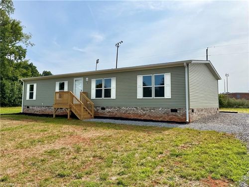 146 Con Lee Dr, Olin, NC, 28660-9415 | Card Image