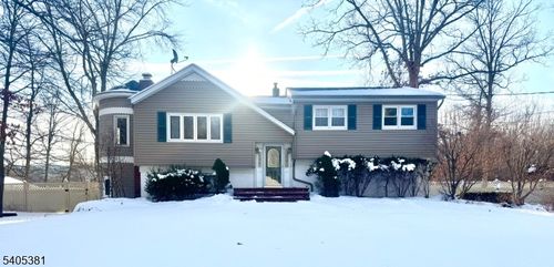 9 Windsor Dr, Oak Ridge, NJ, 07438-8801 | Card Image