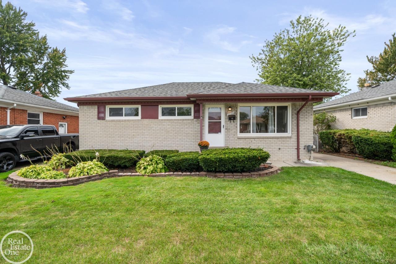 Arlington St, Roseville, MI 48066