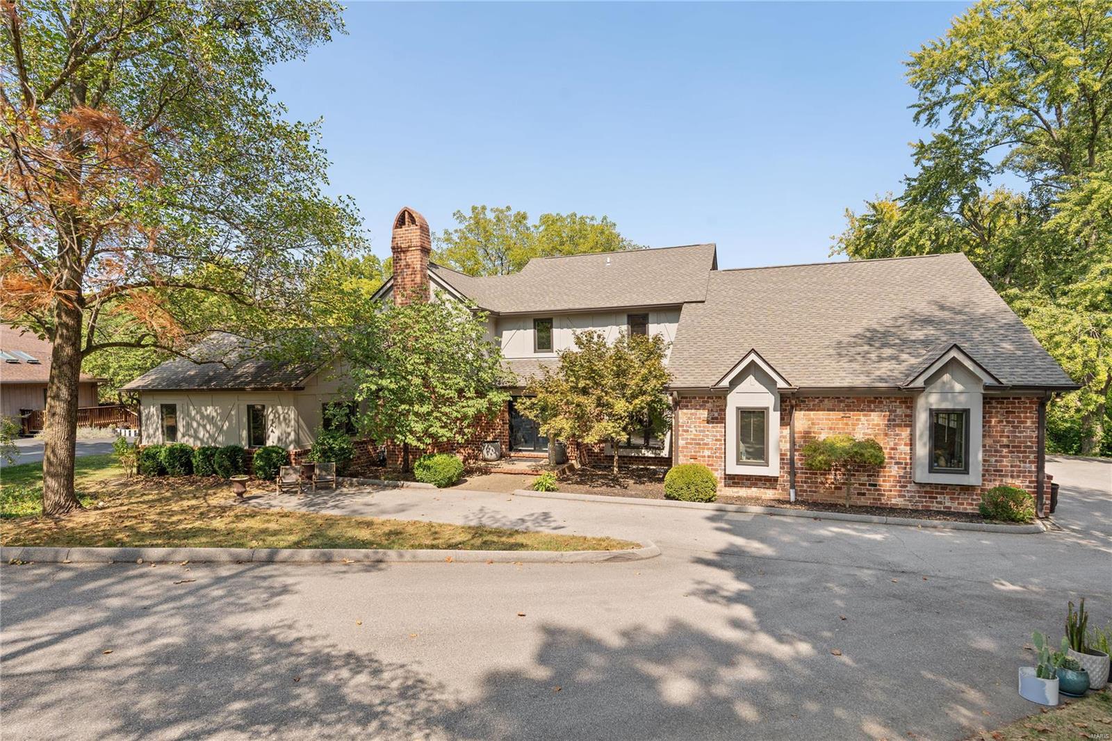 Bluespring Ln, Saint Louis, MO 63131