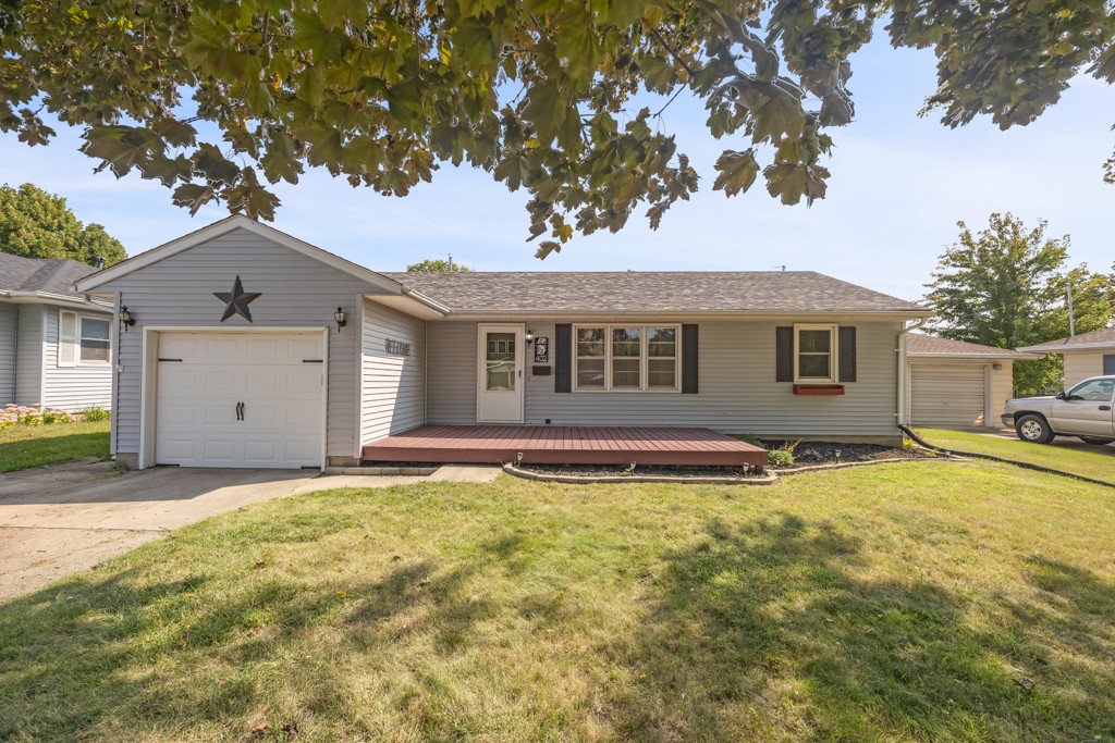 16th St, Newton, IA 50208