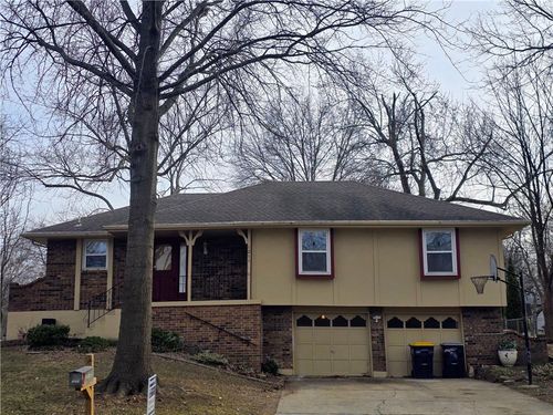 1211 Se Briarcroft St, Lee's Summit, MO, 64063-3317 | Card Image