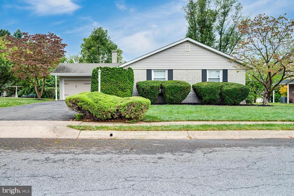 Westwood Rd, Reading, PA 19610