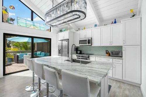 3h-1605 S Us Highway 1, Jupiter, FL, 33477-7285 | Card Image