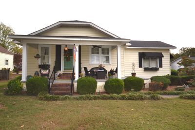 1006 Sw Barkley St, House other with 3 bedrooms, 2 bathrooms and null parking in Hartselle AL | Image 1