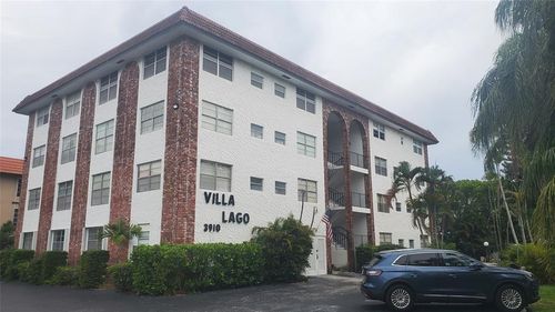 403-3910 Crystal Lake Dr, Deerfield Beach, FL, 33064-1217 | Card Image