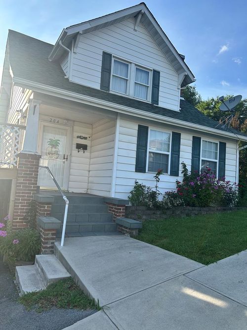 204 Grayson Ave, Richlands, VA, 24641-2420 | Card Image