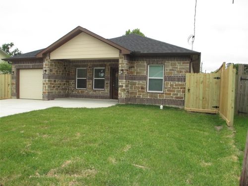 721 E Fayle St, Baytown, TX, 77520-8017 | Card Image