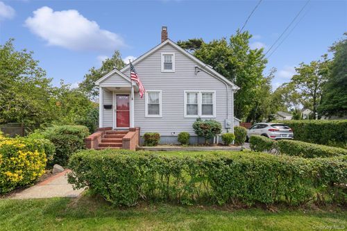 27 Litchfield Ave, Babylon, NY, 11702-2511 | Card Image