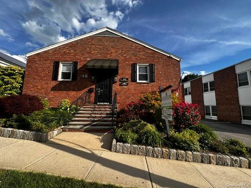 48 Elm St, Huntington, NY, 11743-3402 | Card Image