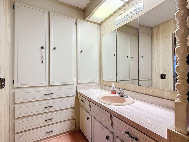 Guest bathroom | Image 28