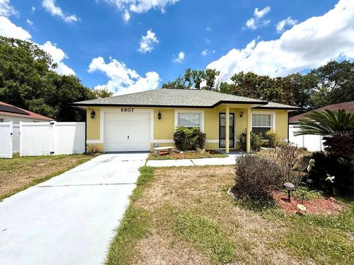 6807 Kingston Dr, Tampa, FL, 33619-4667 | Card Image