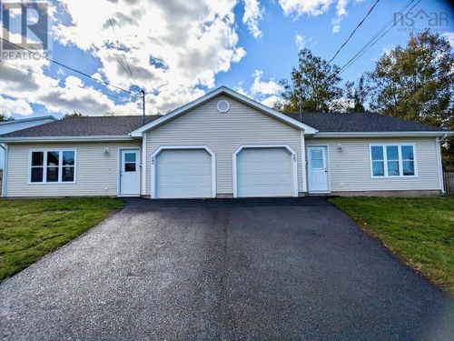 20 King Arthur Crt, New Minas, NS, B4N5J8 | Card Image