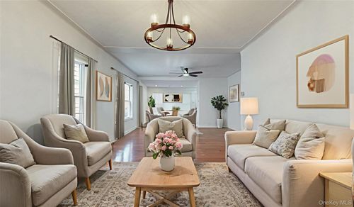 72 Manse St, Forest Hills, NY, 11375-6728 | Card Image