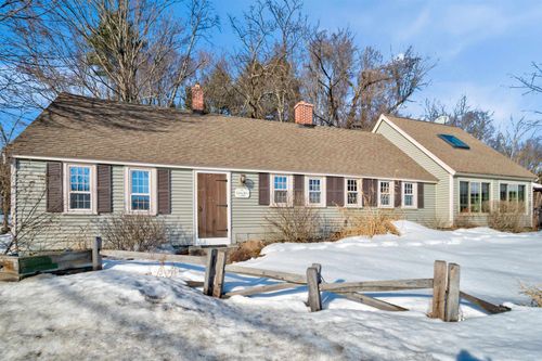 92 Main St, Atkinson, NH, 03811-2523 | Card Image