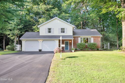 73 Wineberry Ln, Malta, NY, 12020-4717 | Card Image
