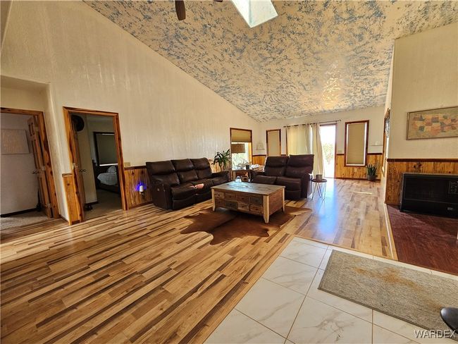 Living Room | Image 8