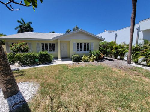 323 Madison Dr, SARASOTA, FL, 34236-1327 | Card Image