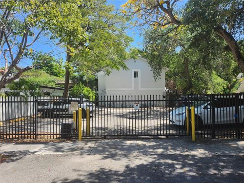 5-2925 Center St, Miami, FL, 33133-3779 | Card Image