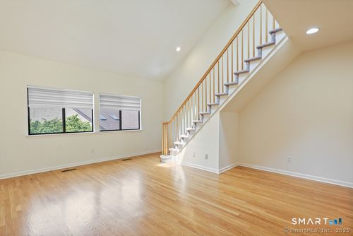 21hh-2435 Bedford St, Stamford, CT, 06905-3976 | Card Image