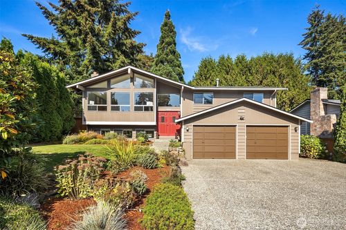 3008 Ne 201st Pl, Lake Forest Park, WA, 98155-1540 | Card Image