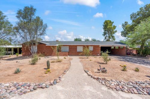 3931 E Whittier St, Tucson, AZ, 85711-4152 | Card Image