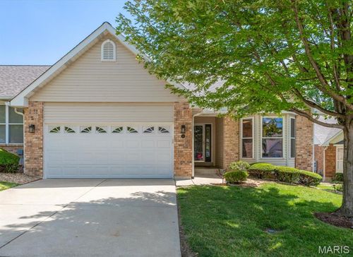 6 Country Bluff Ct, Saint Charles, MO, 63301-3734 | Card Image