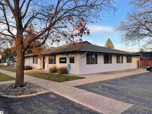 c-862 E Eighth Street, Traverse City, MI, 49684 | Card Image