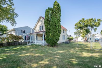 1639 25 Th Avenue, House other with 2 bedrooms, 2 bathrooms and null parking in Moline IL | Image 2