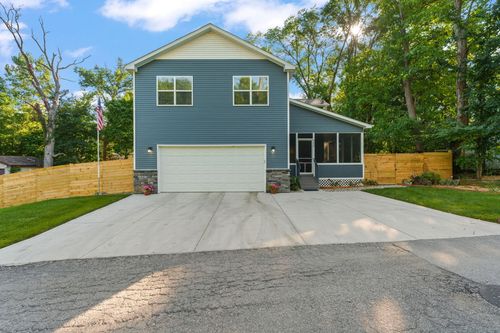 4200 Cardinal Ln, Valparaiso, IN, 46383-2111 | Card Image