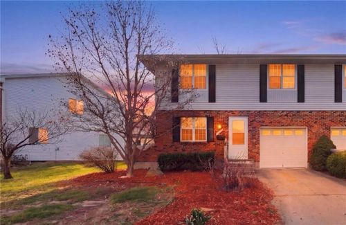 7136 Nw Country Club Ln, Kansas City, MO, 64152-2957 | Card Image