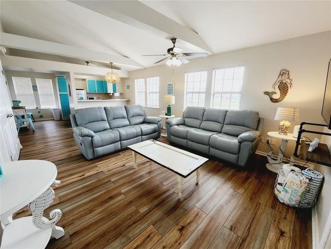 16606 John Davis Rd, House other with 2 bedrooms, 1 bathrooms and null parking in Jamaica Beach TX | Image 4