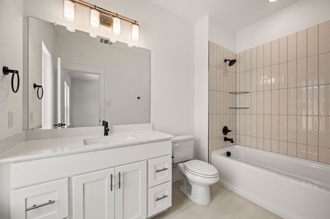 Your guests will love having their own private en suite bath! | Image 17