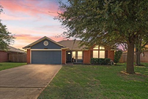420 Arnold Ave, Burleson, TX, 76028-6462 | Card Image