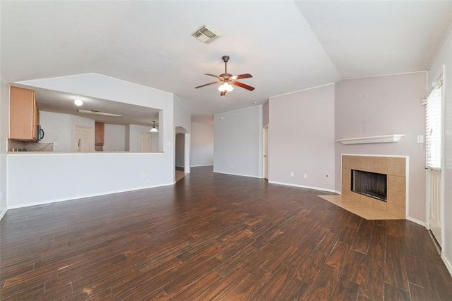 2611 Floral Bloom Way, House other with 3 bedrooms, 2 bathrooms and 2 parking in Fresno TX | Image 6