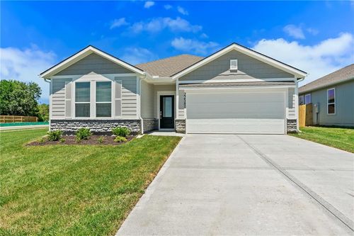 4004 Ne Apple Grove Dr, Lee's Summit, MO, 64064-8701 | Card Image