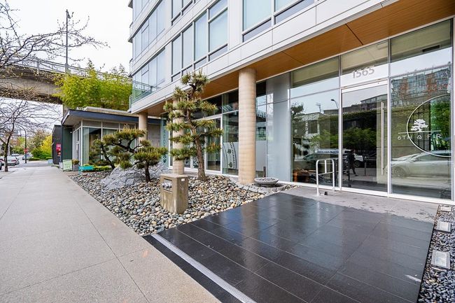 303 - 1565 W 6 Th Avenue, Condo with 1 bedrooms, 1 bathrooms and 1 parking in Vancouver BC | Image 3
